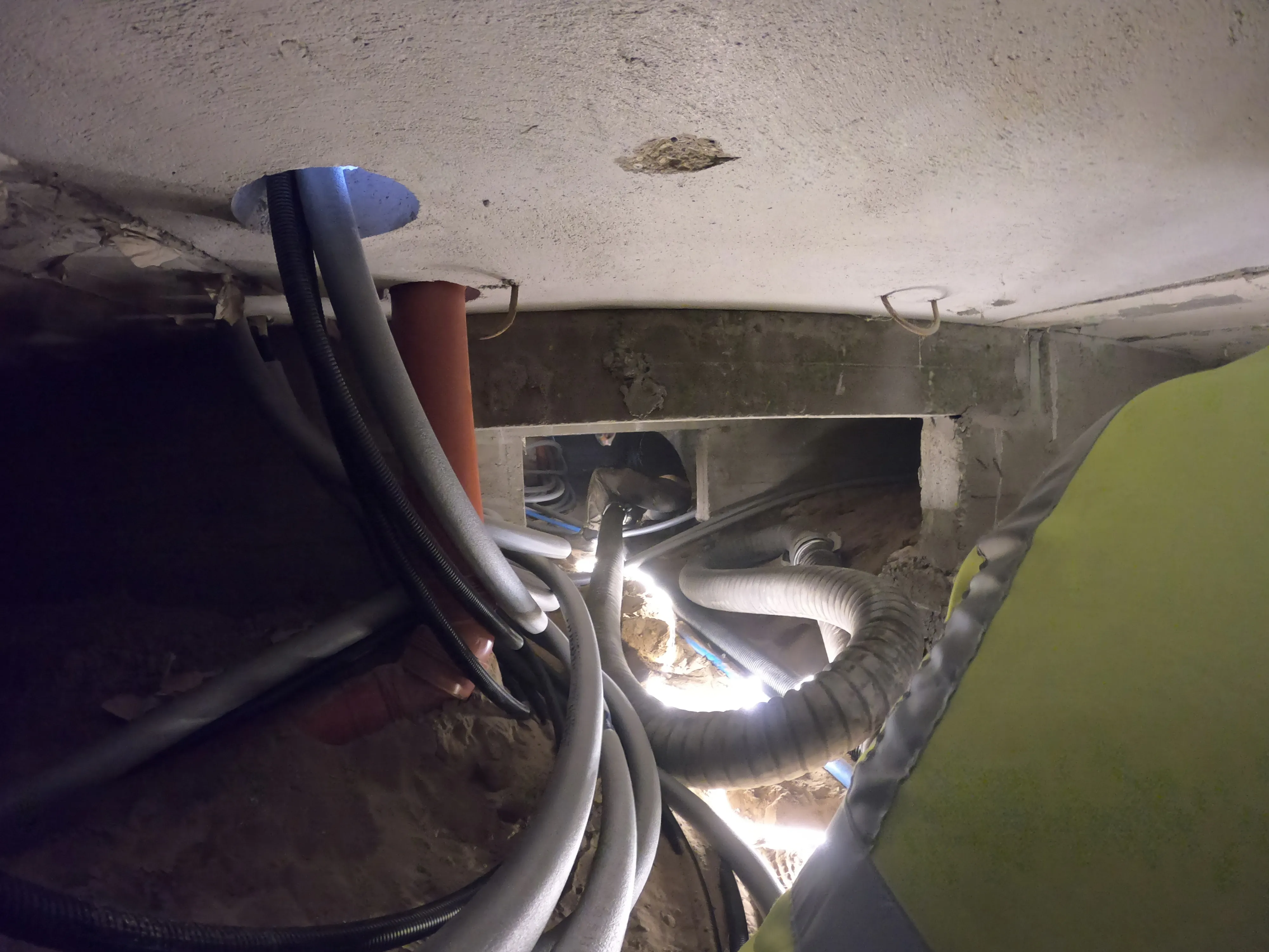 Indblæsning af Leca® letklinker i krybekælder i Frederikshavn - 3