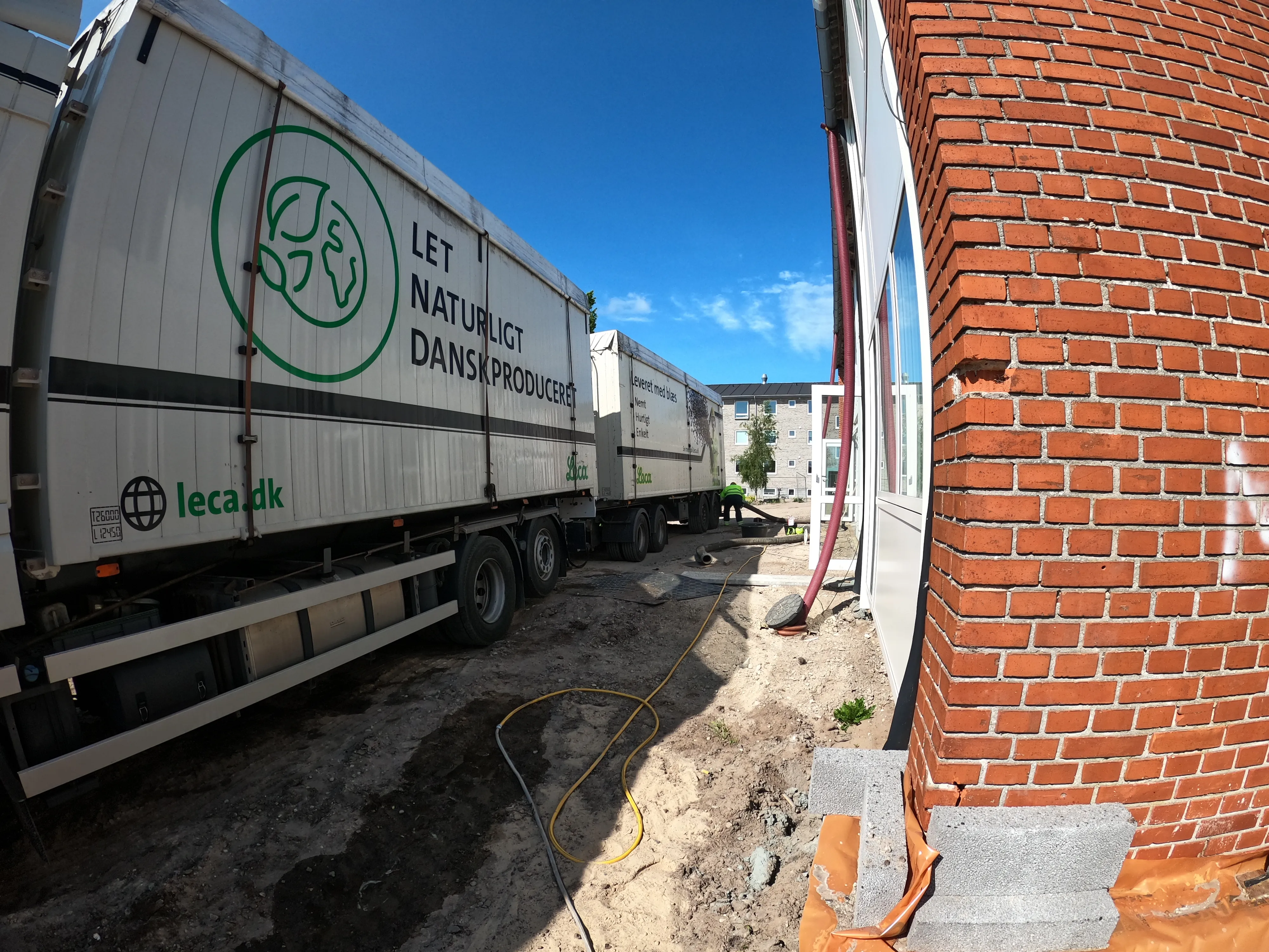 Indblæsning af Leca® letklinker i krybekælder i Frederikshavn - 2